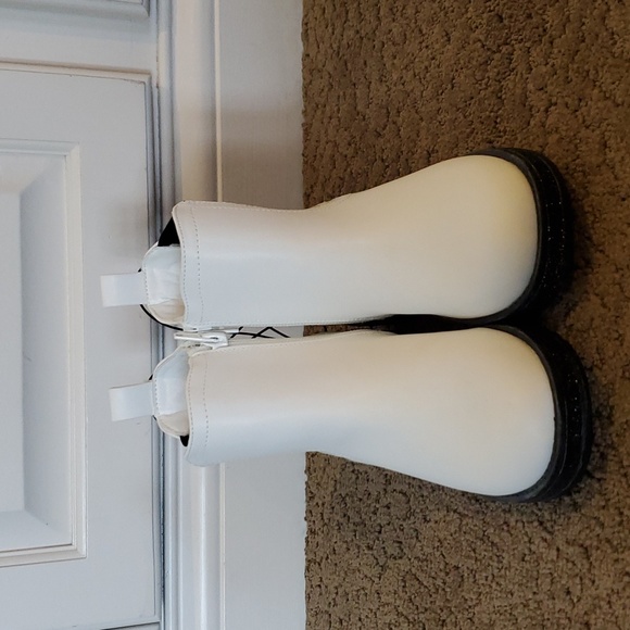 Girls MIA Girl Ellowin White Chelsea Boots Size 2 3 Glitter Midsoles Go-Go NWT - Picture 2 of 7